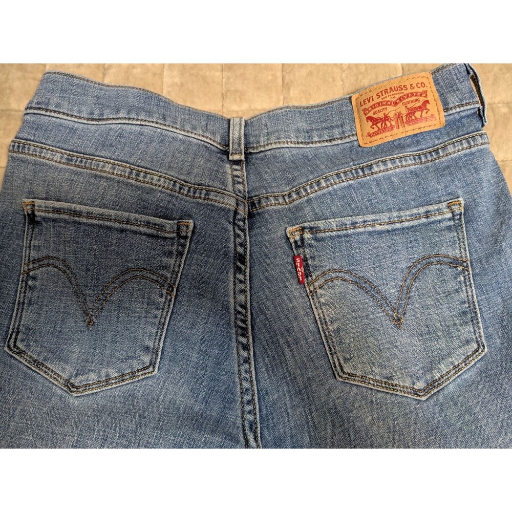 Levis Strauss Jeans Women’s Size 6 Boot Cut Medium Wash Comfort Stretch - Picture 3 of 9